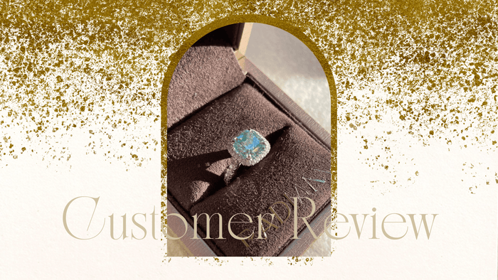 金色の飾りと「Customer Review」の文字に箱入りのリングを添えた画像