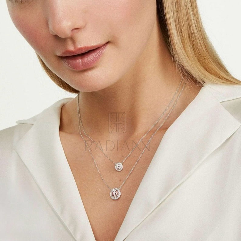 <transcy>Round Brilliant Cut Halo Necklace</transcy>