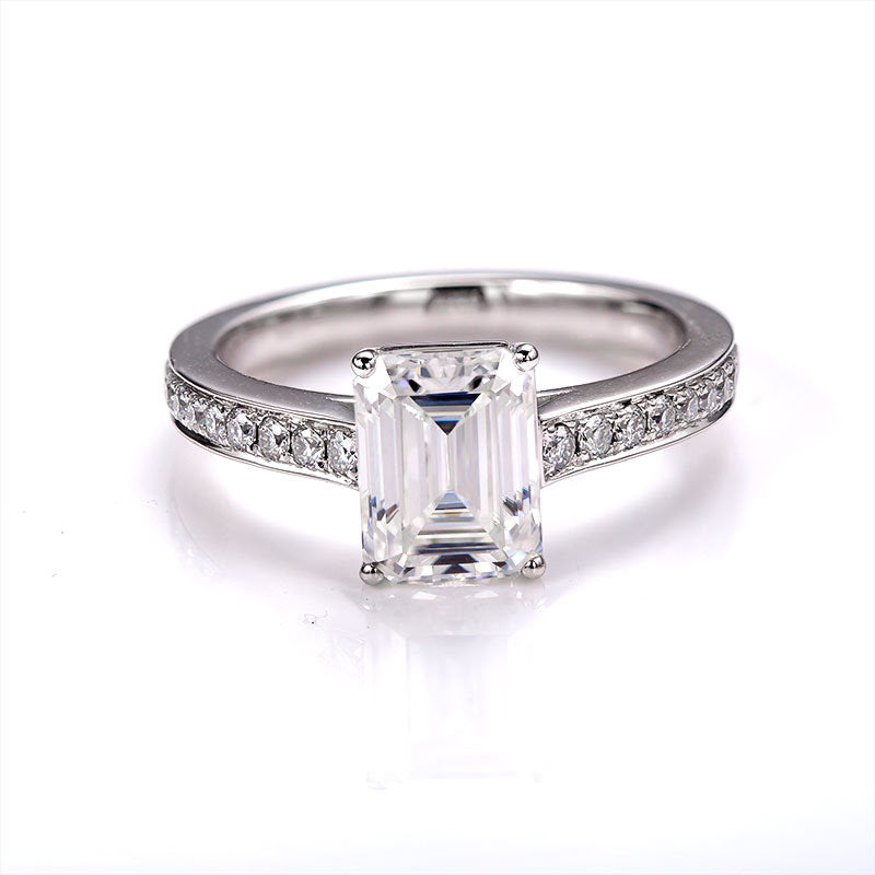 <transcy>Emerald Cut Luxury Ring</transcy>