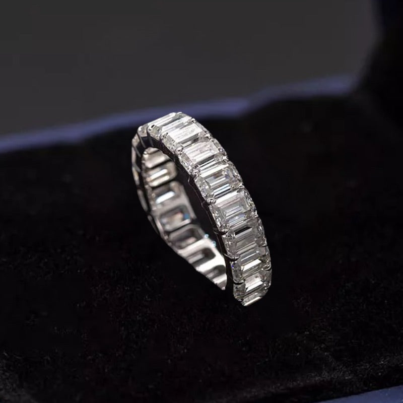 <transcy>Emerald Cut Full Eternity Band</transcy>