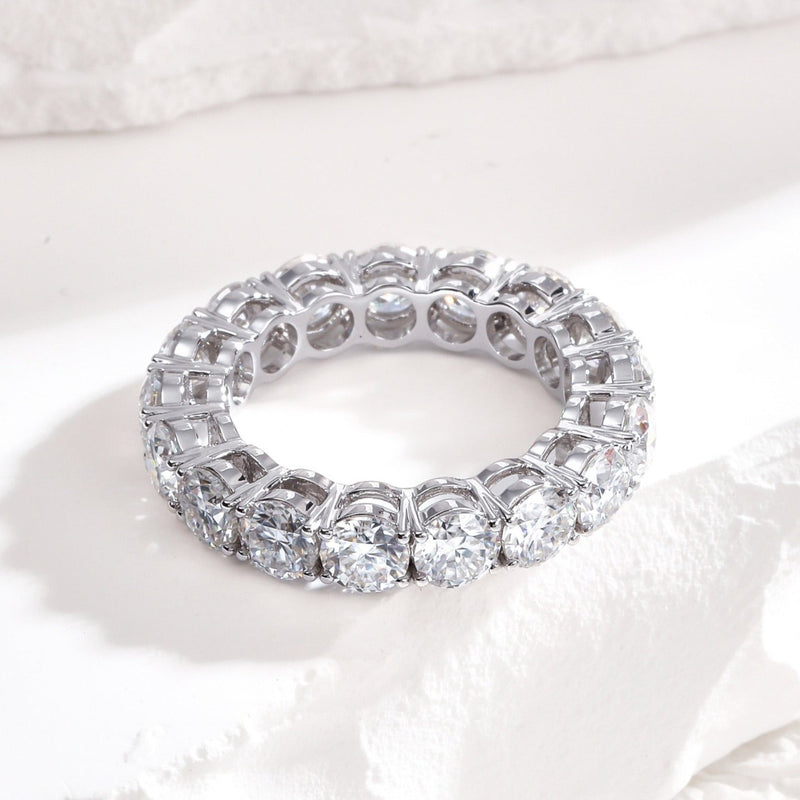 <transcy>Emerald Cut Full Eternity Band</transcy>