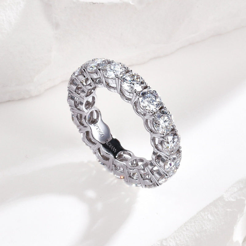 <transcy>Emerald Cut Full Eternity Band</transcy>