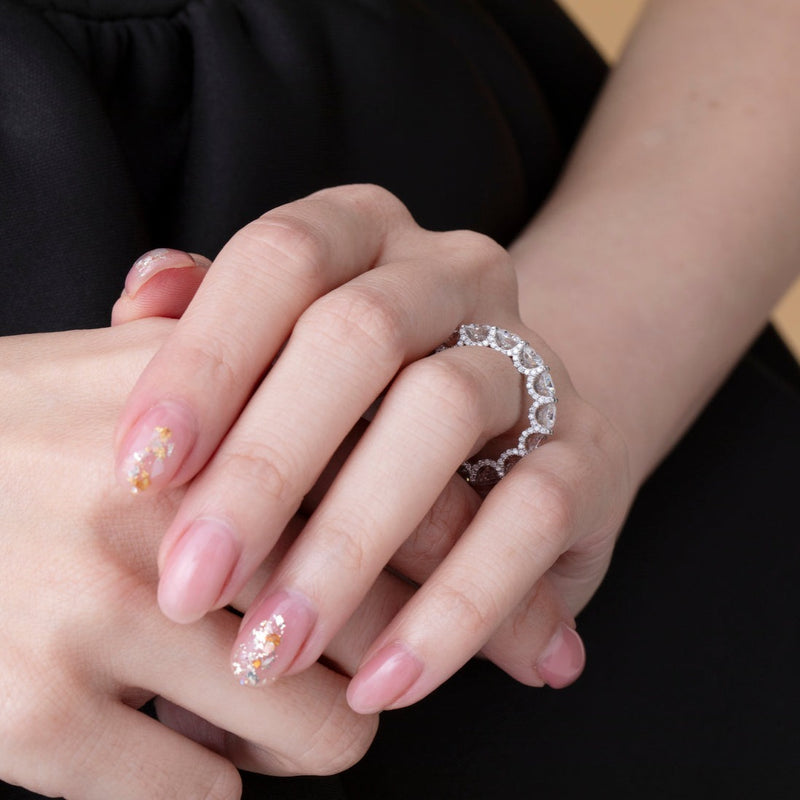 <transcy>Emerald Cut Full Eternity Band</transcy>