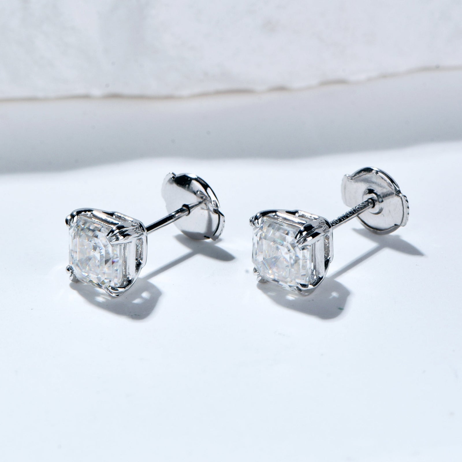 ロイヤルアッシャーカット モアサナイト 一粒スタッドピアス | 18K
