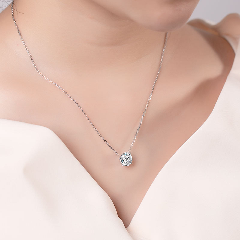 Round brilliant cut 3 carat necklace