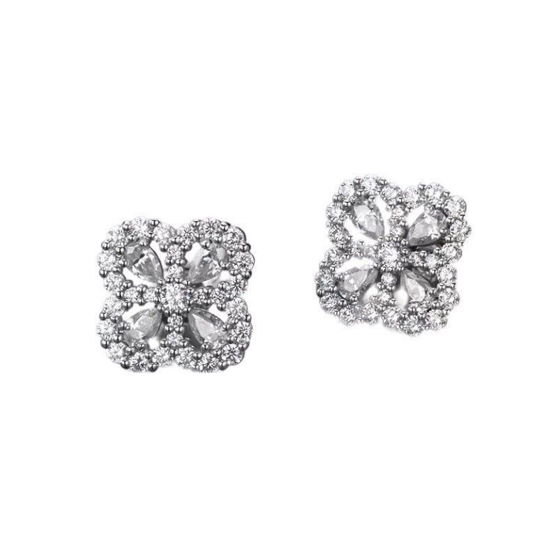 <transcy>Pear Shape Round Cut Total 3.9Carat Flower Earrings</transcy>