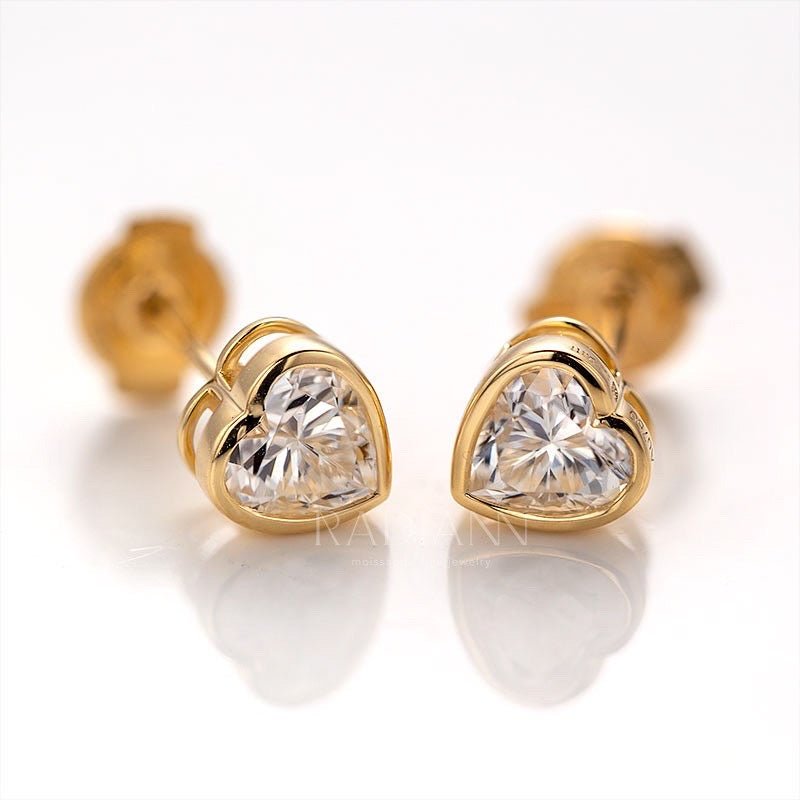 ハートシェイプ覆輪ピアス - RADIANN moissanite fine jewelry | モアサナイトファインジュエリーピアスハートシェイプ覆輪ピアス